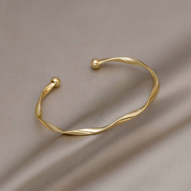 A Sleek And Stylish Twisted Texture Golden Bangle
